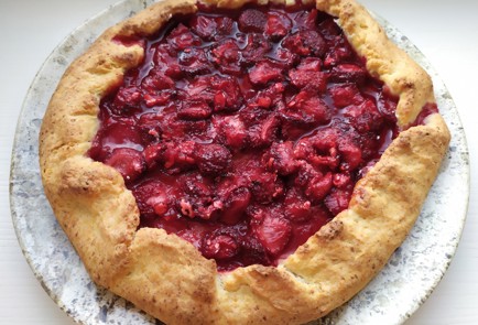 Фото шага рецепта Галета с клубникой 189388 шаг 10  