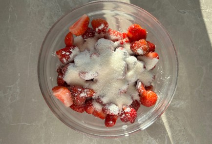 Фото шага рецепта Галета с клубникой 189798 шаг 7  