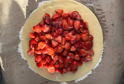 Фото шага рецепта Галета с клубникой 189798 шаг 8  