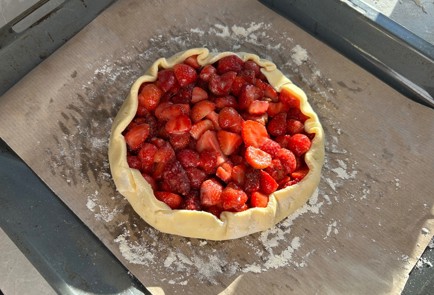 Фото шага рецепта Галета с клубникой 189798 шаг 9  