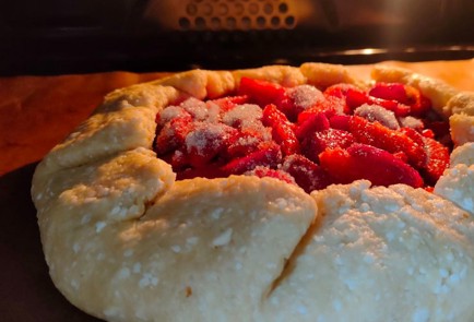 Фото шага рецепта Галета с клубникой 189841 шаг 17  