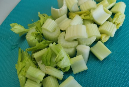 Фото шага рецепта Гарнир из лука с зеленью 186422 шаг 1  