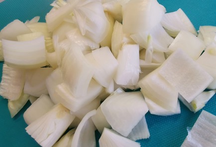 Фото шага рецепта Гарнир из лука с зеленью 186422 шаг 2  