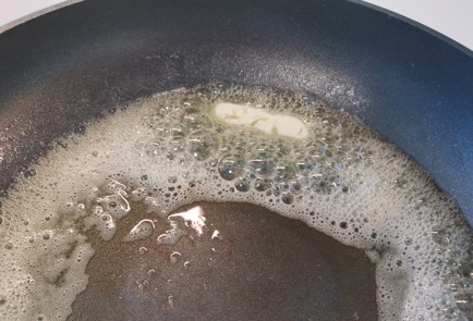 Фото шага рецепта Гарнир из лука с зеленью 186422 шаг 3  