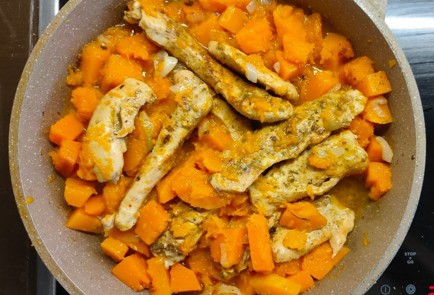 Фото шага рецепта Гарнир из тыквы с луком с куриным филе 174276 шаг 15