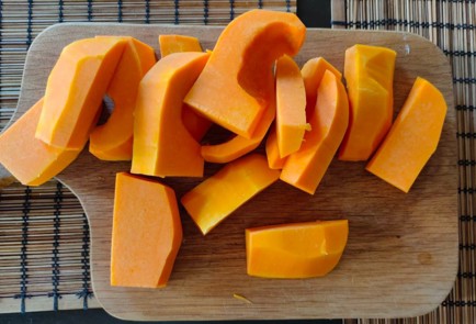 Фото шага рецепта Гарнир из тыквы с луком с куриным филе 174276 шаг 3