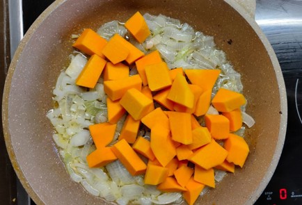 Фото шага рецепта Гарнир из тыквы с луком с куриным филе 174276 шаг 8