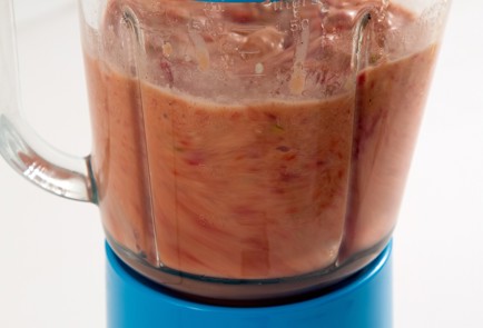 Фото шага рецепта Гаспачо с клубникой 79860 шаг 3  