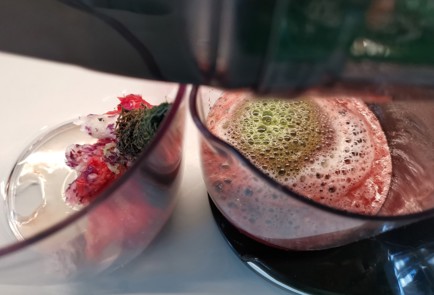 Фото шага рецепта Гаспачо с моцареллой 187160 шаг 7