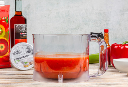 Фото шага рецепта Гаспачо с сыром страчателла 152155 шаг 2