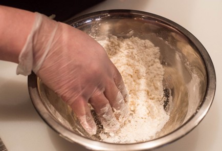 Фото шага рецепта Гедза с креветками 138503 шаг 1  