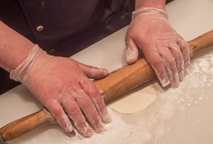 Фото шага рецепта Гедза с креветками 138503 шаг 6  