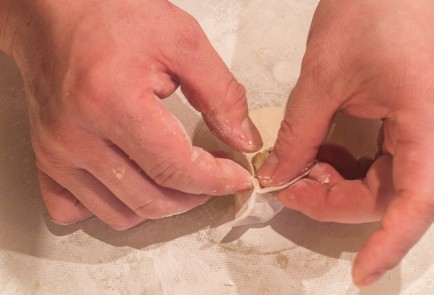 Фото шага рецепта Гедза с креветками 138503 шаг 7  