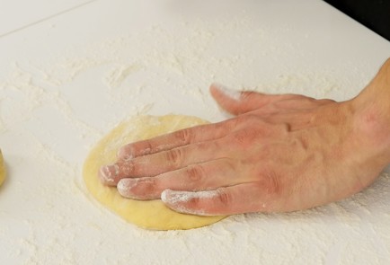 Фото шага рецепта Австрийская булочка гермкнедль 104177 шаг 5  