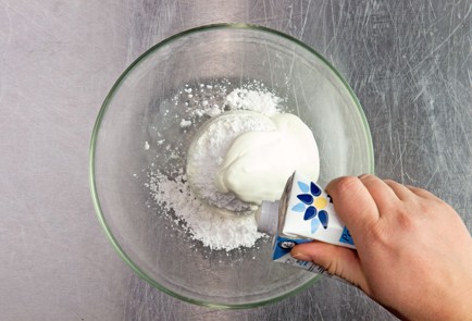 Фото шага рецепта Глазированный сырок со сгущенным молоком и мятой 57048 шаг 1  