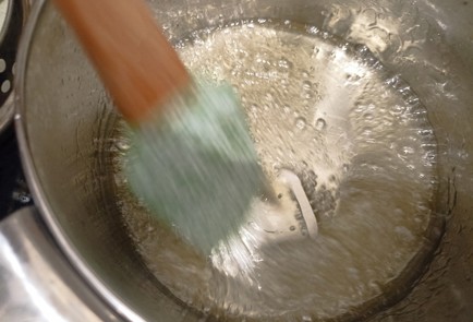 Фото шага рецепта Глазурь без белков 191648 шаг 4  