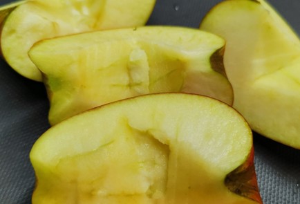 Фото шага рецепта Глинтвейн с грейпфрутом и розовым перцем 152877 шаг 2  