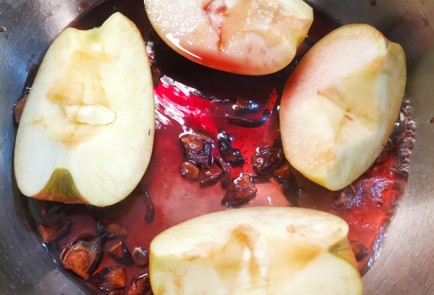 Фото шага рецепта Глинтвейн с грейпфрутом и розовым перцем 152877 шаг 4  