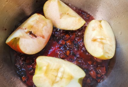 Фото шага рецепта Глинтвейн с грейпфрутом и розовым перцем 152877 шаг 5  