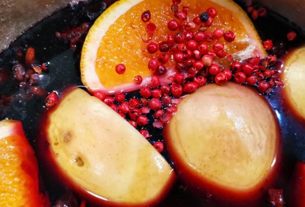 Фото шага рецепта Глинтвейн с грейпфрутом и розовым перцем 152877 шаг 8  