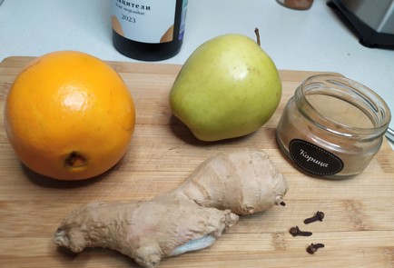 Фото шага рецепта Глинтвейн из белого вина 191200 шаг 1