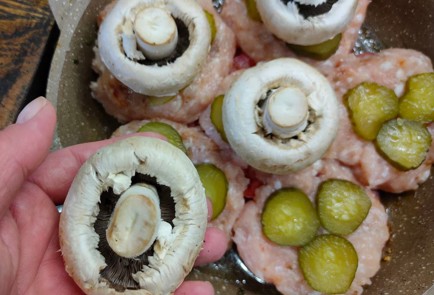 Фото шага рецепта Гнезда из фарша с грибами и сыром 176366 шаг 10  