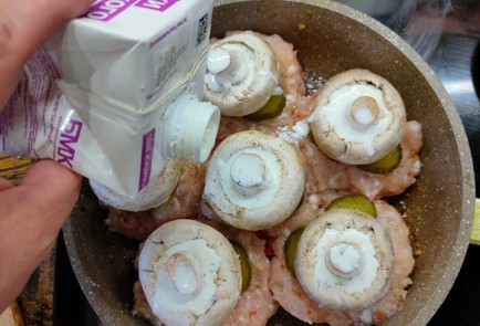 Фото шага рецепта Гнезда из фарша с грибами и сыром 176366 шаг 11  