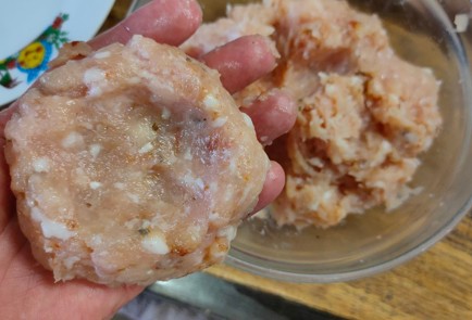 Фото шага рецепта Гнезда из фарша с грибами и сыром 176366 шаг 5  