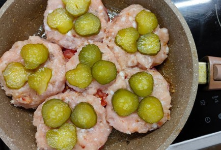 Фото шага рецепта Гнезда из фарша с грибами и сыром 176366 шаг 9  