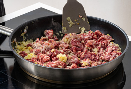 Фото шага рецепта Голубцы с фаршем болоньезе 190704 шаг 2  