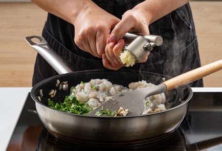 Фото шага рецепта Голубцы с креветками томям 190703 шаг 6  