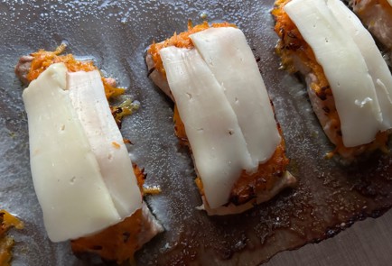 Фото шага рецепта Горбуша под морковнолуковой шапкой 174537 шаг 14  