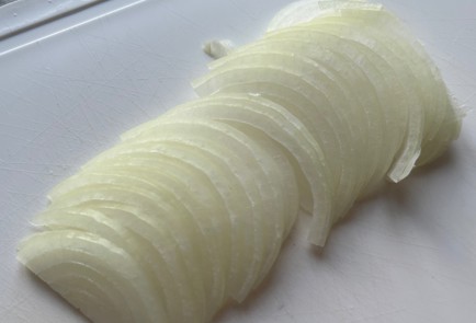 Фото шага рецепта Горбуша под морковнолуковой шапкой 174537 шаг 2  