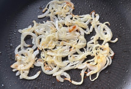 Фото шага рецепта Горбуша под морковнолуковой шапкой 174537 шаг 4  