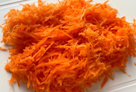 Фото шага рецепта Горбуша под морковнолуковой шапкой 174537 шаг 5  