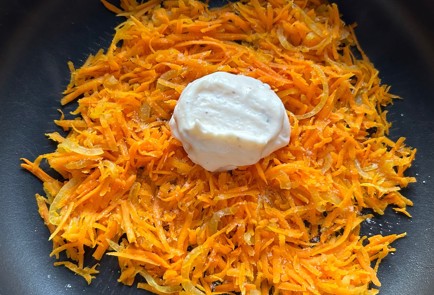 Фото шага рецепта Горбуша под морковнолуковой шапкой 174537 шаг 8  