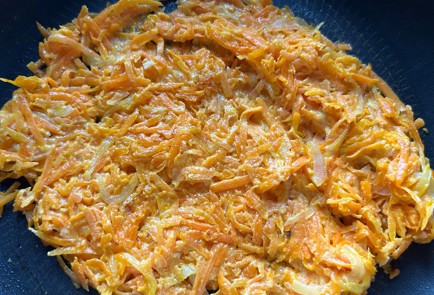 Фото шага рецепта Горбуша под морковнолуковой шапкой 174537 шаг 9  