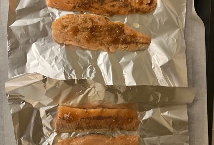 Фото шага рецепта Горбуша с медовым соусом 191168 шаг 9  