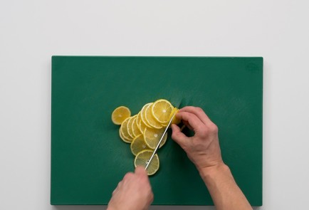 Фото шага рецепта Горбуша в духовке 151619 шаг 2  