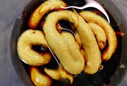 Фото шага рецепта Горчичные куриные ножки запеченные на соли 152572 шаг 3  