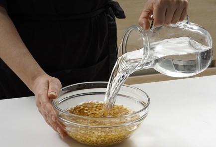 Фото шага рецепта Гороховый суп с копченостями 153129 шаг 2  