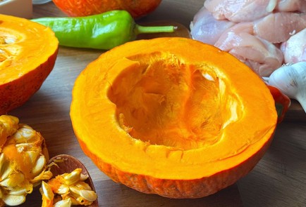 Фото шага рецепта Горшочки из тыквы с курицей 190566 шаг 1  