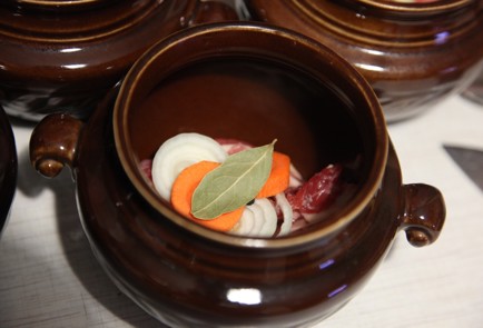 Фото шага рецепта Горшочки с бараниной и горохом в духовке 173748 шаг 6