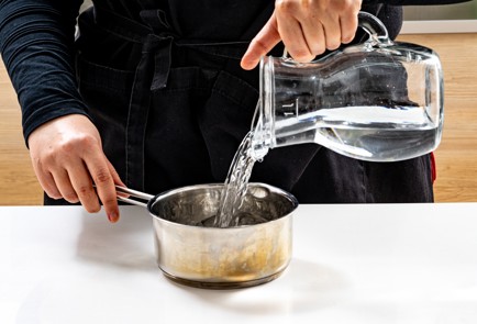 Фото шага рецепта Горячая кипяченая вода 188883 шаг 3  