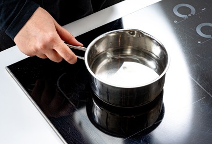 Фото шага рецепта Горячая кипяченая вода 188883 шаг 4  