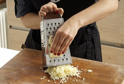 Фото шага рецепта Горячие бутерброды капрезе с домашним песто 152726 шаг 7  