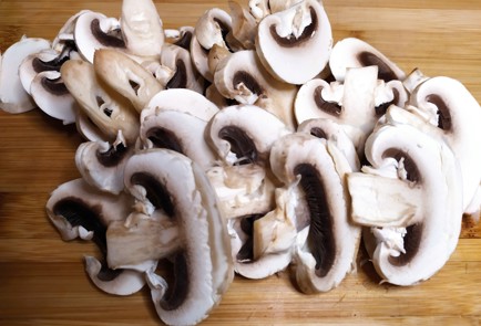 Фото шага рецепта Горячие бутерброды с грибами 189232 шаг 2  