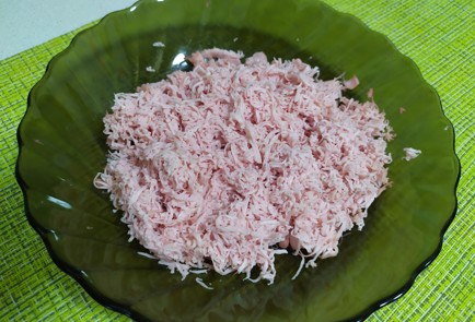 Фото шага рецепта Горячие бутерброды с яйцом колбасой и сыром 189836 шаг 1  