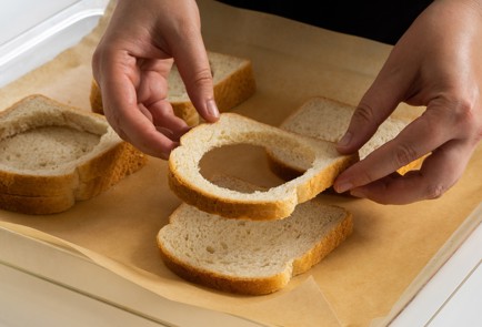 Фото шага рецепта Горячие бутербродышарлотки 151015 шаг 2  