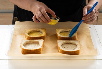 Фото шага рецепта Горячие бутербродышарлотки 151015 шаг 3  